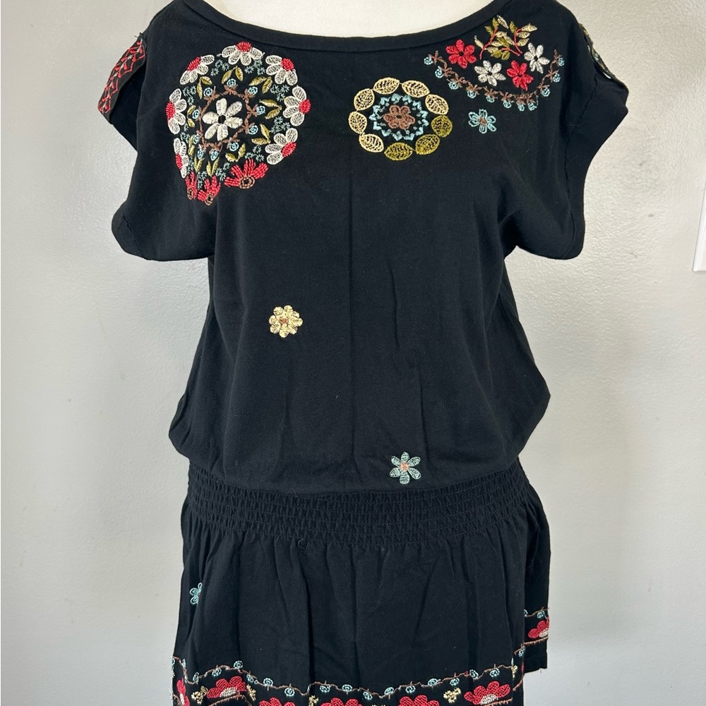 3/$30 SALE Black Embroidered Floral Boho Tunic Top